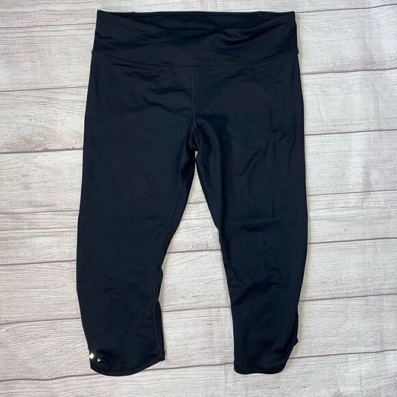 Under Armour women’s M heat gear pull on  compression leggings black capris - Picture 1 of 9